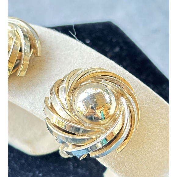 Vintage Gold-tone Spiral Swirl Design Clip On Earrings - Picture 11 of 12